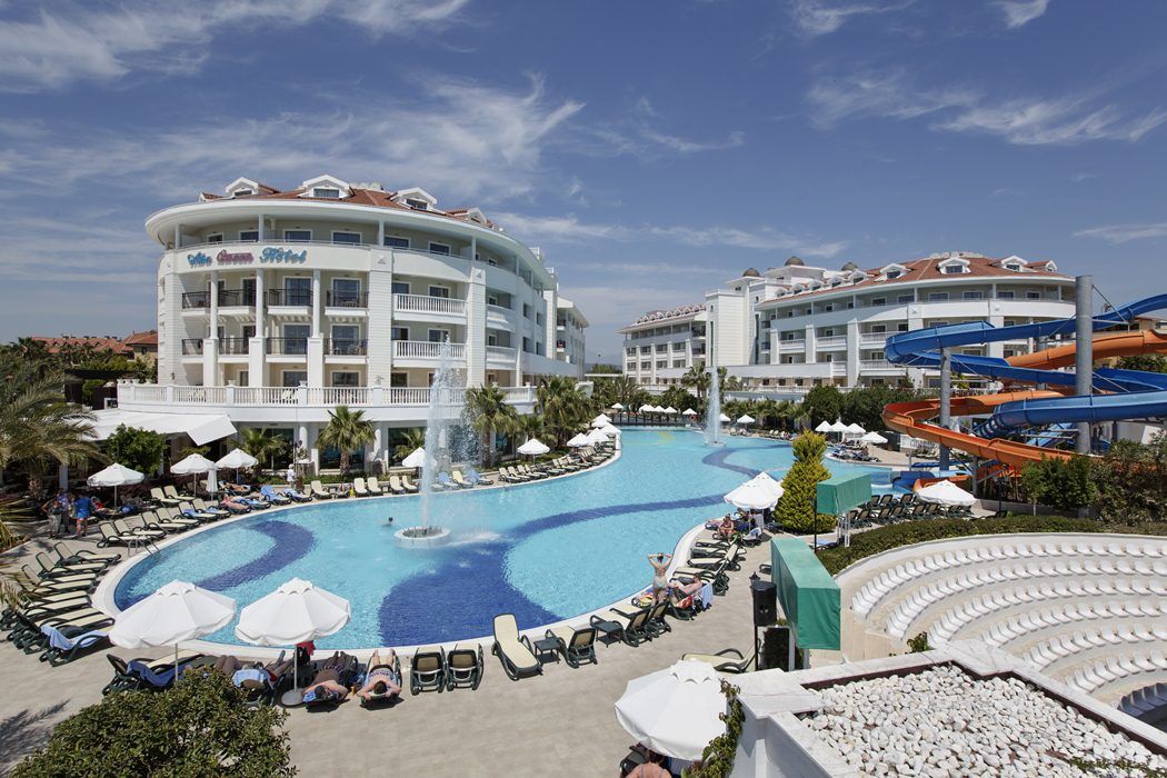 Alba Queen Hotel Side Exterior photo