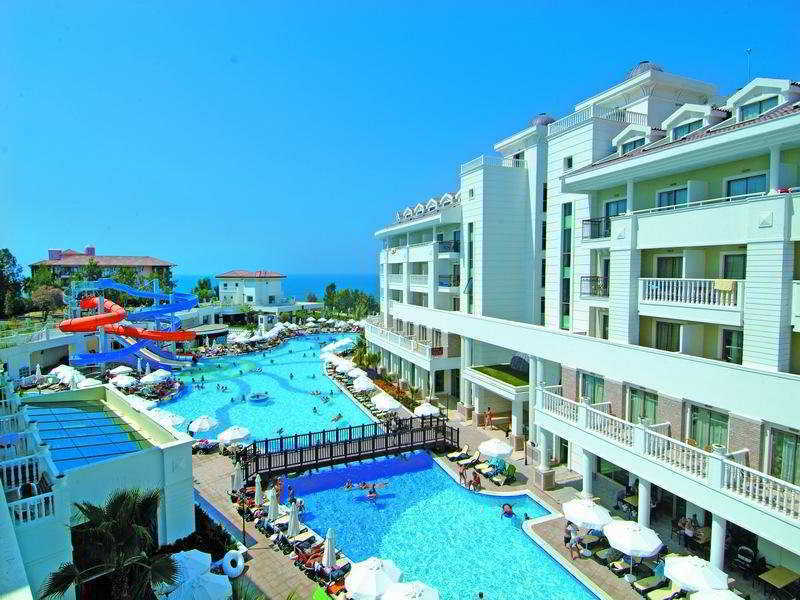 Alba Queen Hotel Side Exterior photo